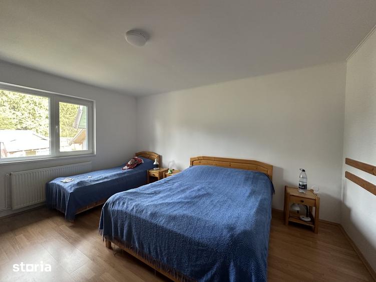 Casă cu 9 camere cu Teren 579 Mp în Malul Ursului