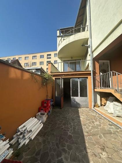 Casă cu 8 camere cu Teren 179 Mp în Craiter