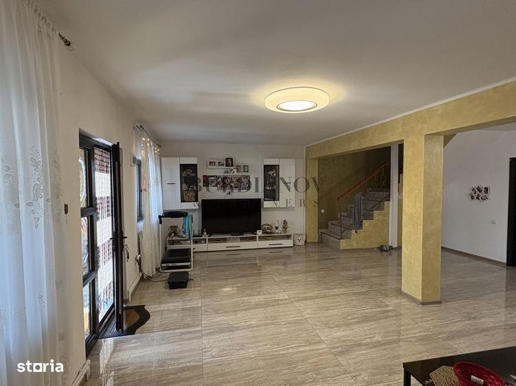 Casă cu 4 camere cu Canalizare în Islaz
