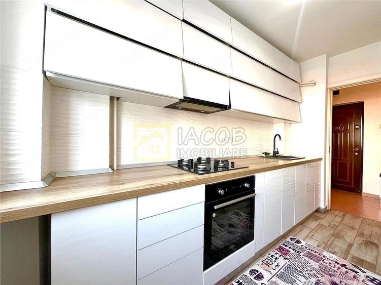 Apartament cu 2 camere decomandat în Republicii