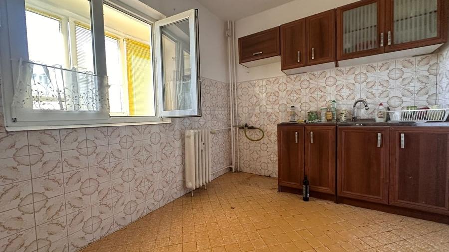 Apartament cu 3 camere decomandat în Băneasa