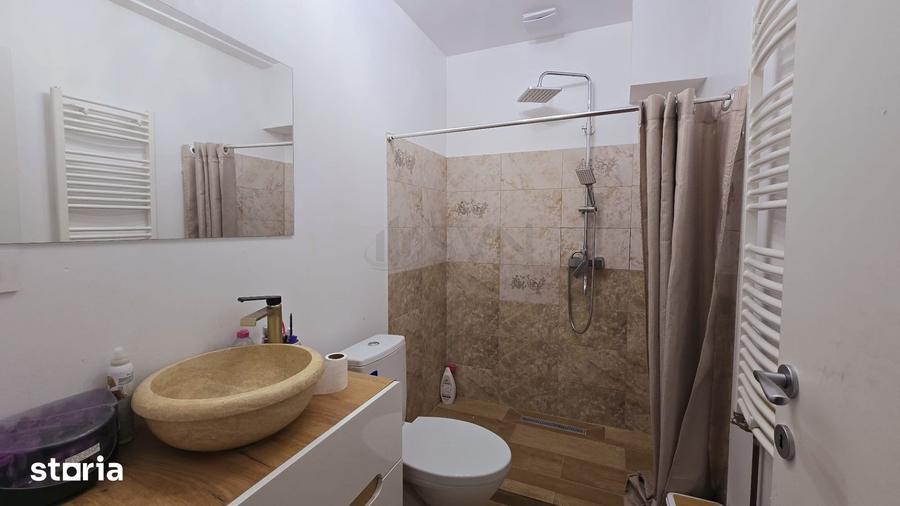 Casă cu 7 camere cu Teren 169 Mp în 13 Septembrie