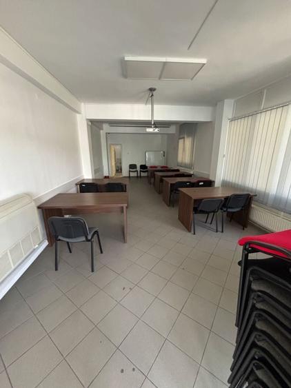 Birou, de 400 mp, în Central