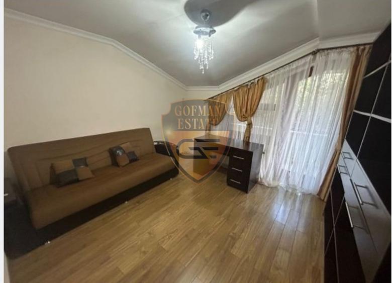 Apartament cu 4 camere decomandat, mobilat în Trocadero