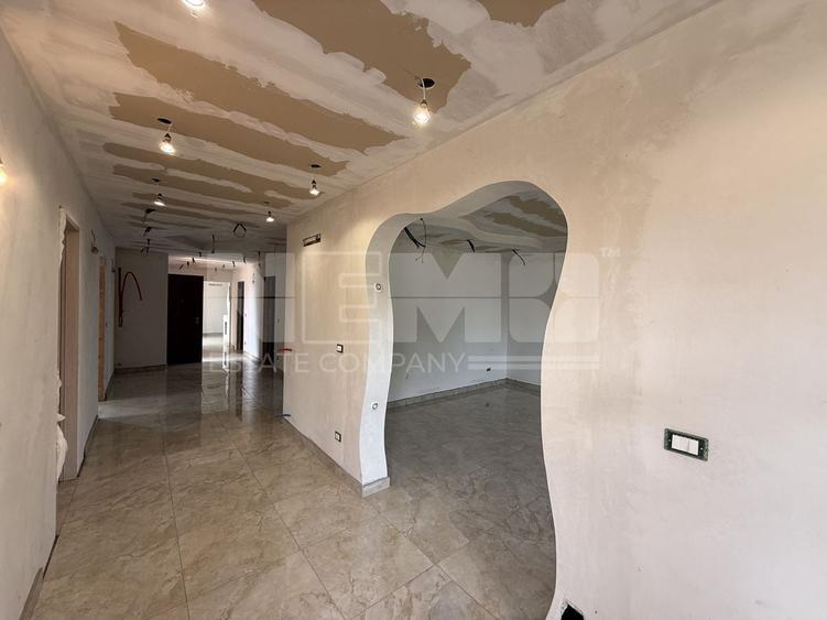 Casă individuală cu 7 camere cu Canalizare în Frătăuții Vechi