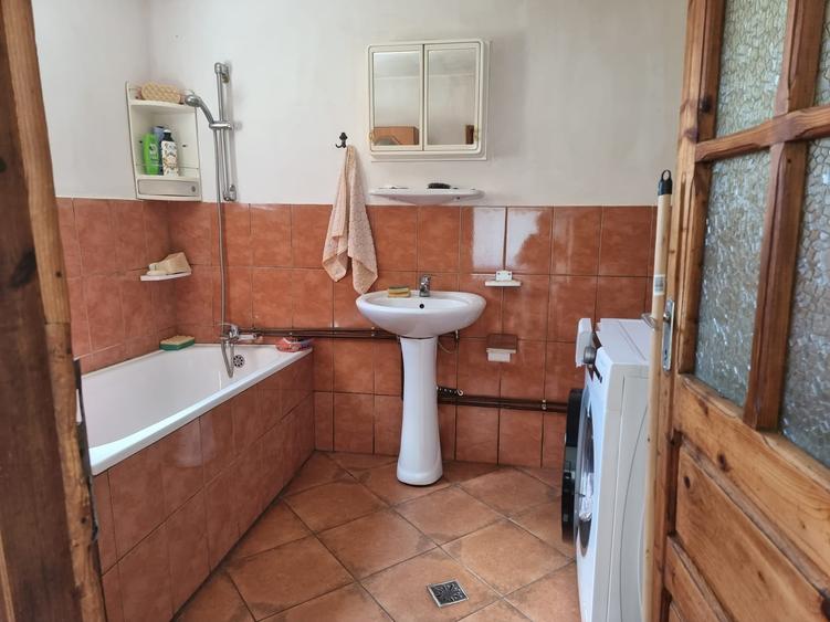 Casă individuală cu 2 camere cu Teren 612 Mp în Moroeni