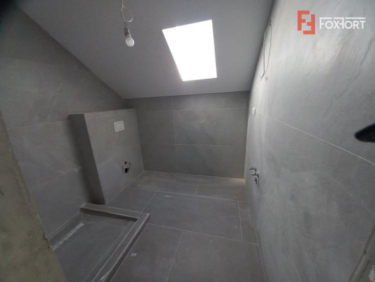 Duplex cu 4 camere decomandat cu Canalizare în Plopi