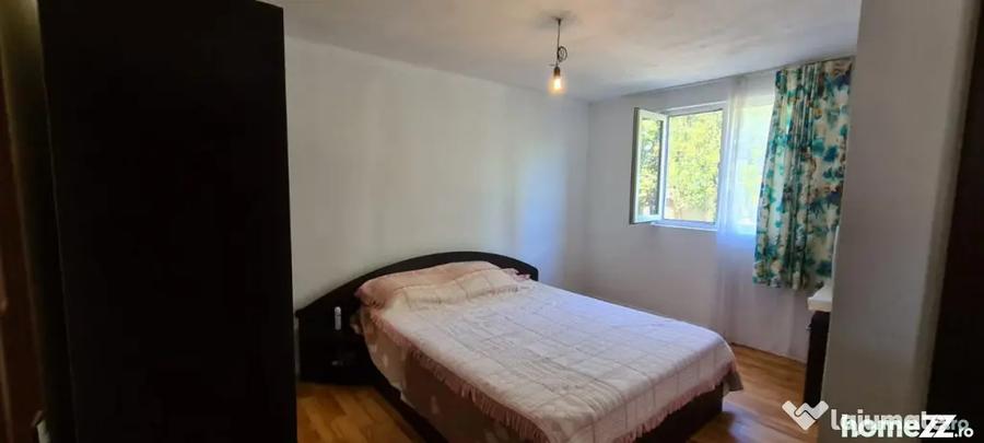 Casă cu 5 camere cu Teren 794 Mp în Livedea