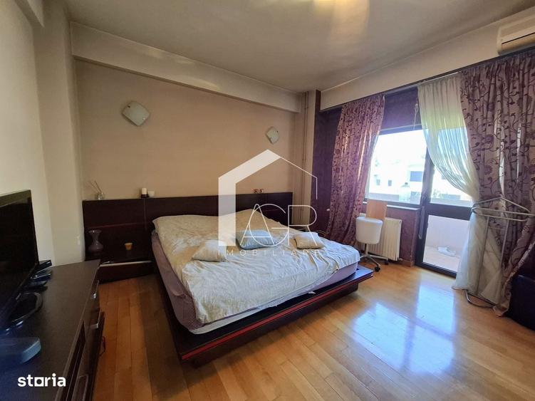 Apartament cu 4 camere decomandat în Democrației
