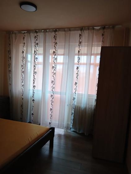 Apartament cu 3 camere semidecomandat în Cantemir