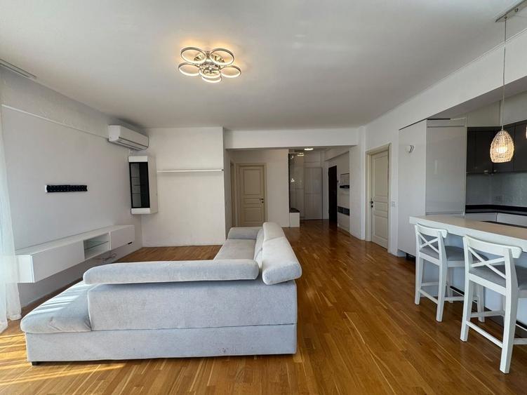 Apartament cu 3 camere semidecomandat în Băneasa
