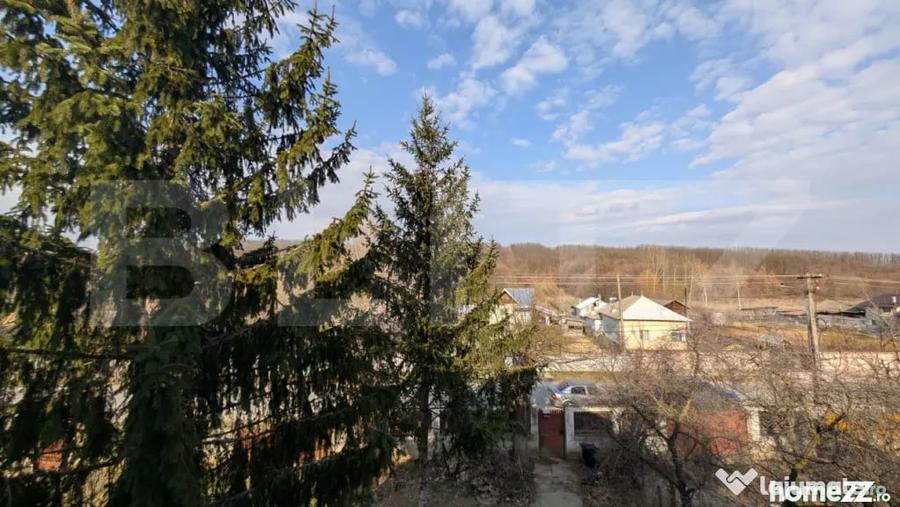 Casă cu 7 camere cu Teren 1656 Mp în Central