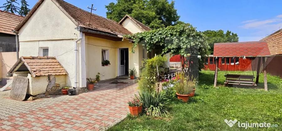 Casă cu 7 camere cu Teren 1346 Mp în Central