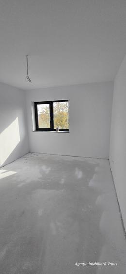 Casă individuală cu 6 camere cu Teren 438 Mp în Central
