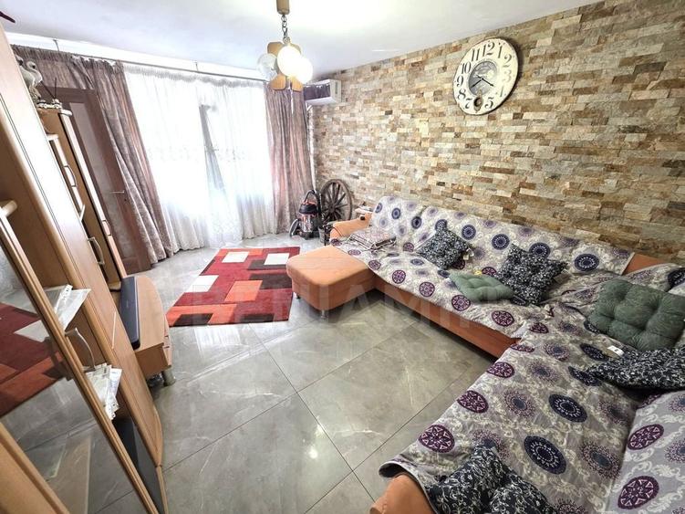Apartament cu 2 camere semidecomandat în Rovine