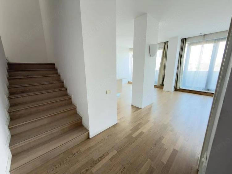 Apartament cu 3 camere în P-ța Universității