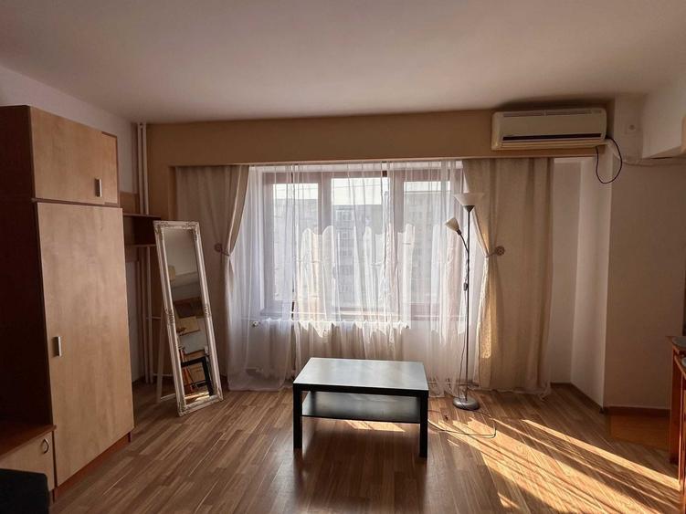 Garsonieră decomandată în Mihai Bravu