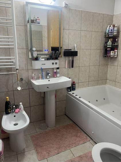 Casă cu 4 camere în Fundeni