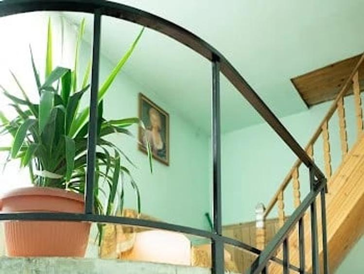 Casă cu 5 camere cu Teren 2300 Mp în Licurici
