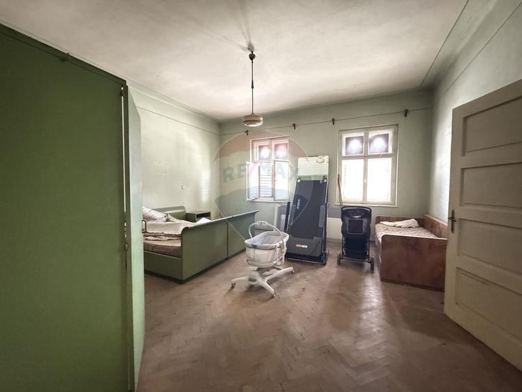Casă cu 3 camere cu Teren 862 Mp în Central
