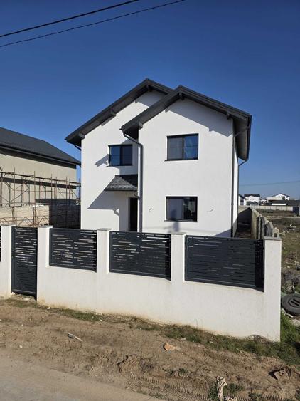 Casă cu 3 camere cu Teren 400 Mp în Central