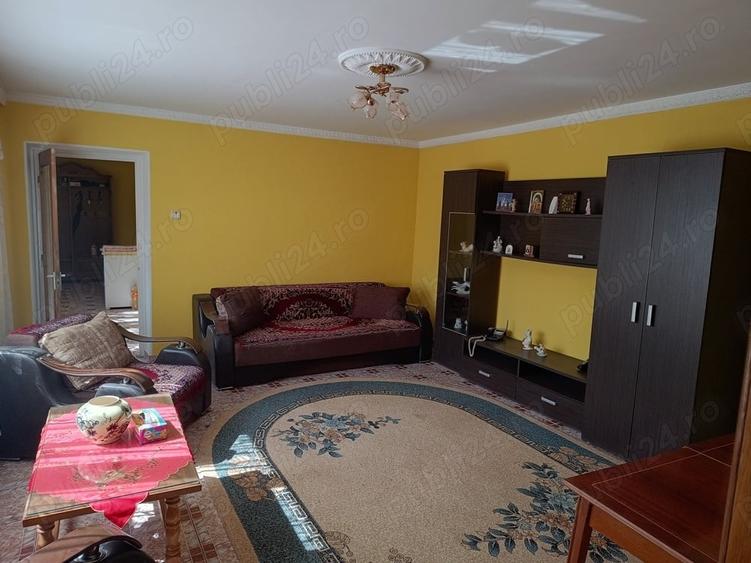 Casă cu 5 camere cu Teren 1000 Mp în Postăvari
