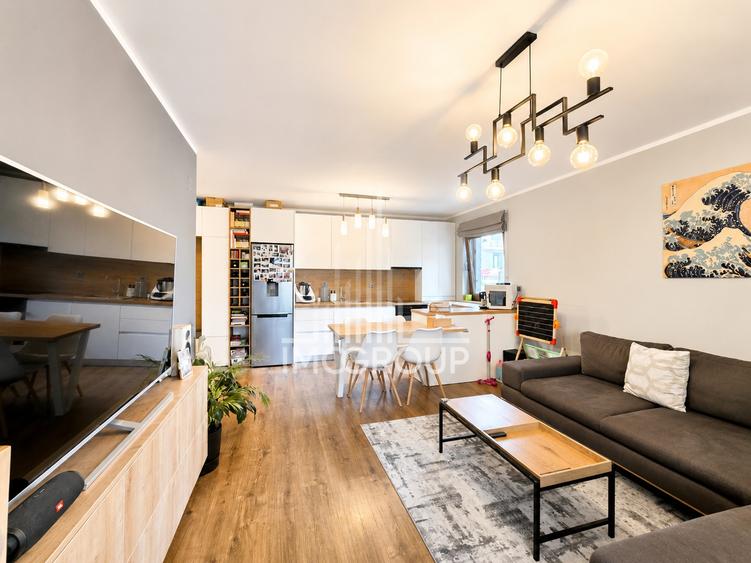 Apartament cu 3 camere semidecomandat, mobilat în Europa