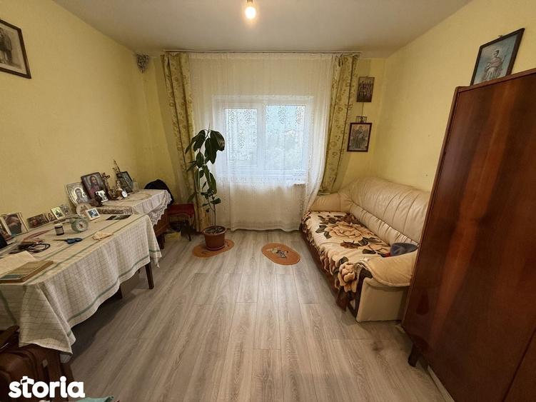 Apartament cu 4 camere decomandat în Micro 20