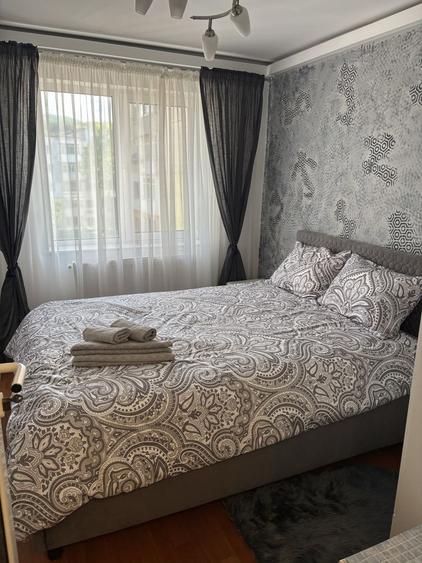 Apartament cu 3 camere semidecomandat în Central