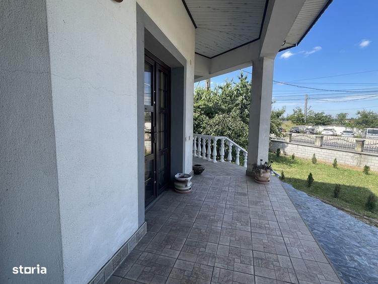 Casă cu 4 camere cu Teren 2000 Mp în Săvinești