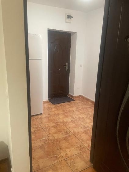 Garsonieră decomandată, mobilată în Vitan Mall