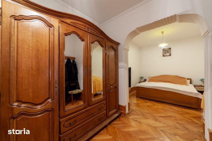 Casă cu 10 camere cu Teren 350 Mp în Exercițiu