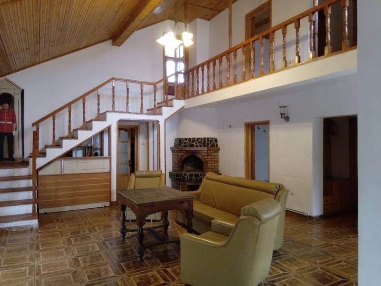 Casă individuală cu 6 camere cu Teren 446.73999023438 Mp în Bușteni