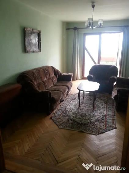 Apartament cu 4 camere decomandat în Central