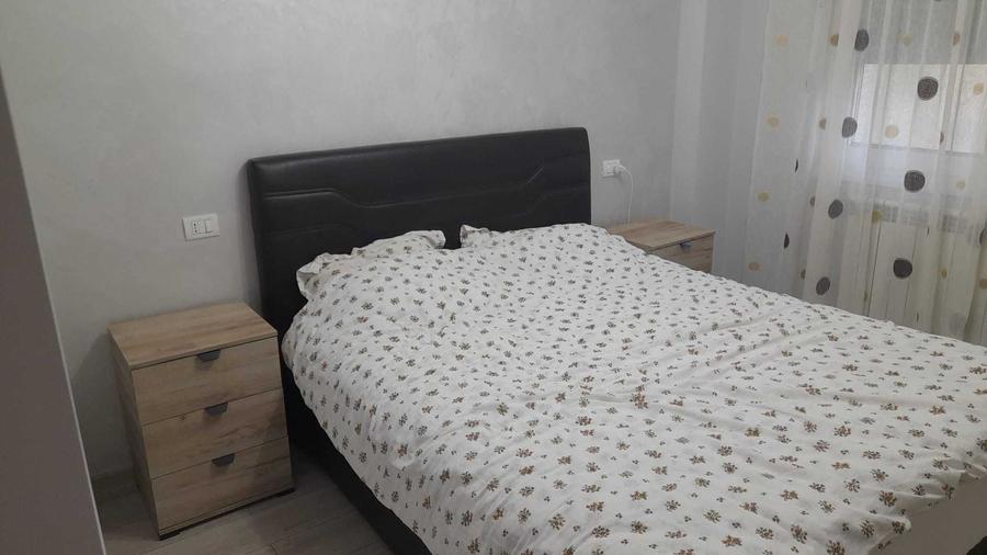 Apartament cu 3 camere decomandat în Răcădău