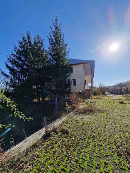 Casă cu 6 camere cu Teren 3659 Mp în Breaza de Sus