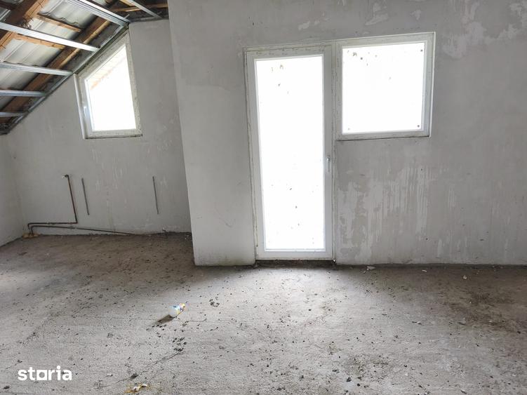 Casă cu 5 camere cu Teren 1100 Mp în Ernei
