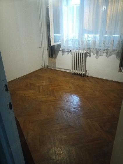 vand apartament trei camere Gheorghe Lazar - 1