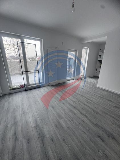 Casă individuală cu 5 camere cu Canalizare în Bariera Vâlcii