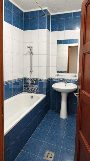 Casă cu 2 camere cu Canalizare în Central