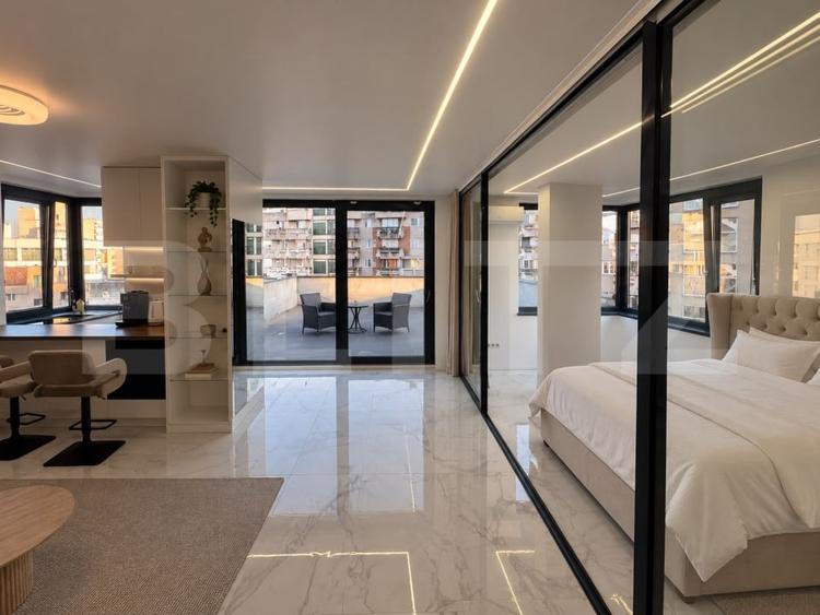 Apartament cu 2 camere semidecomandat, mobilat în Central