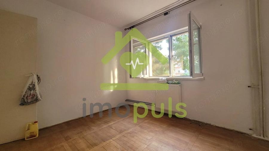 Apartament cu 3 camere semidecomandat în Dâmbovița