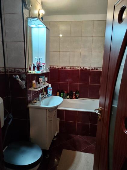 Apartament cu 3 camere decomandat în Complex Studențesc