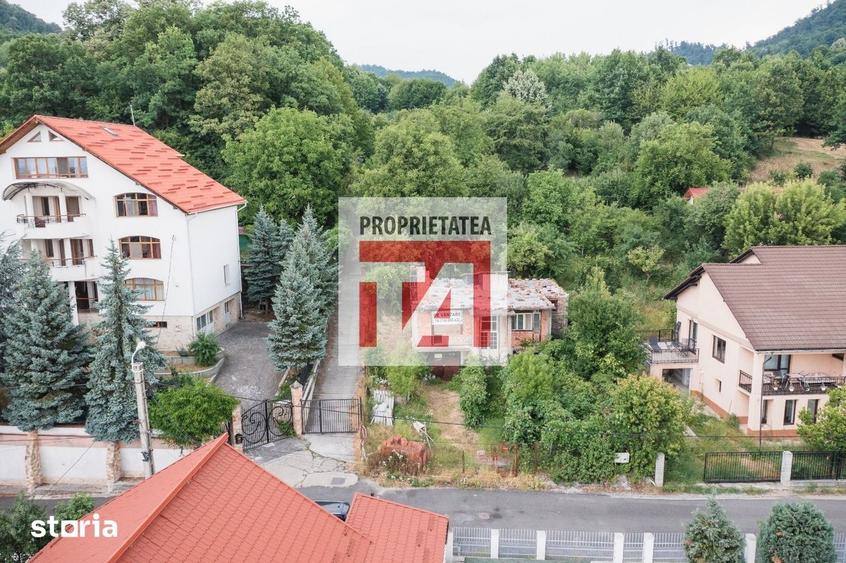 Casă cu 2 camere cu Teren 790 Mp în Central