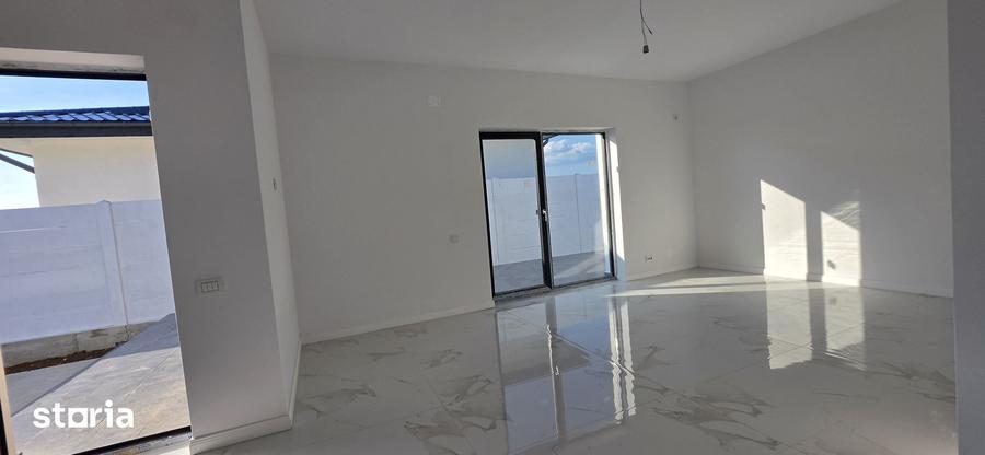 Casă cu 4 camere cu Teren 350 Mp în Clinceni