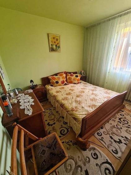 Apartament cu 3 camere decomandat, mobilat în Progresul