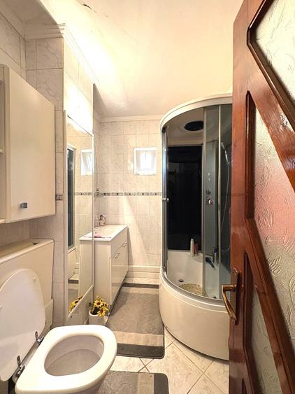 Apartament cu 3 camere decomandat în Est