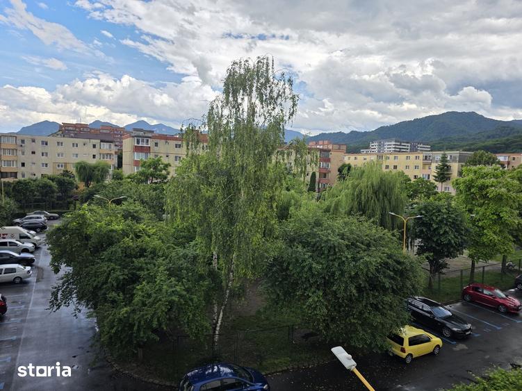 Apartament cu 3 camere decomandat în Astra