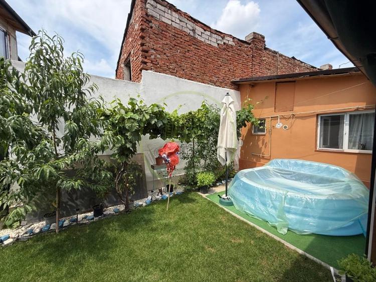 Casă cu 6 camere cu Canalizare în Central