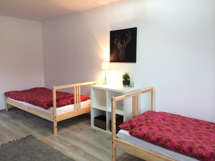 Casă individuală cu 5 camere cu Teren 250 Mp în Central
